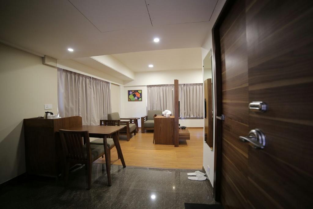 The Basil Park Bhavnagar Quarto foto